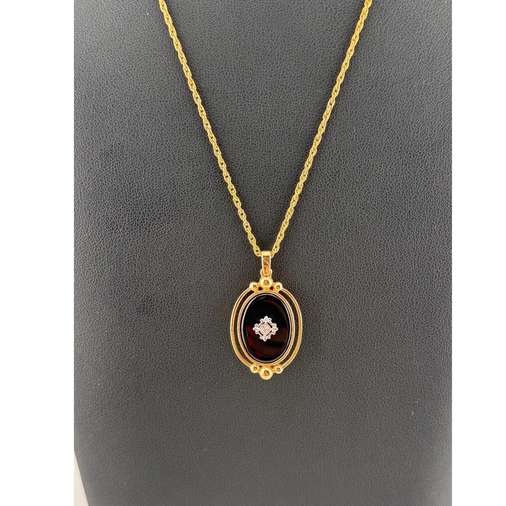 Avon 1983 Victorian Reversible Pendant Necklace Black Cameo Gold